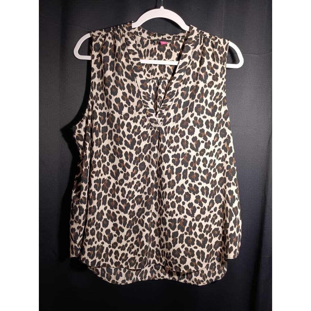 Vince Camuto Women’s Large Cheetah V‑Neck Sleeveless Blouse Flowy Top
